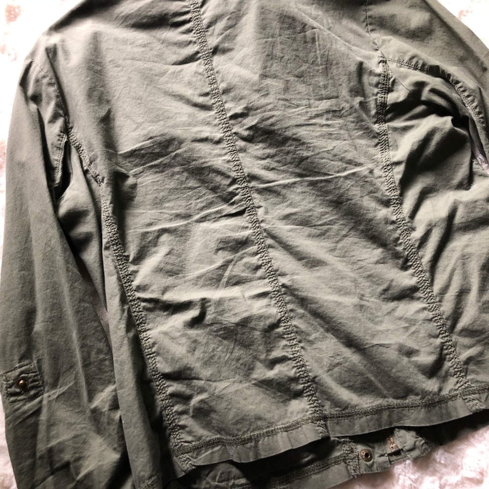 •Lightweight Jacket• - Picture 7 of 8